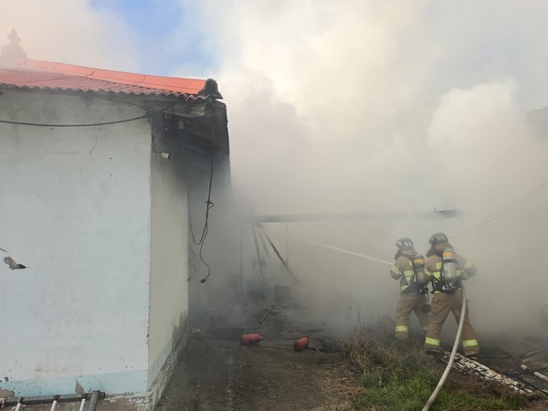 서산소방서, 주택용 소방시설 ‘소화기’로 대형화재 막는 모습(사진제공=소방서)