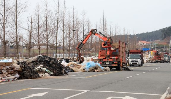 21일 태안읍에서 실시된 ‘2025년 제3차 숨은자원 찾기’ 행사 모습.   (사진제공=태안군)
