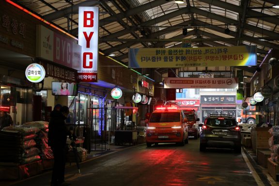 태안 전통시장, 소방차 퍼레이드 실시 모습 (사진제공=태안소방서)