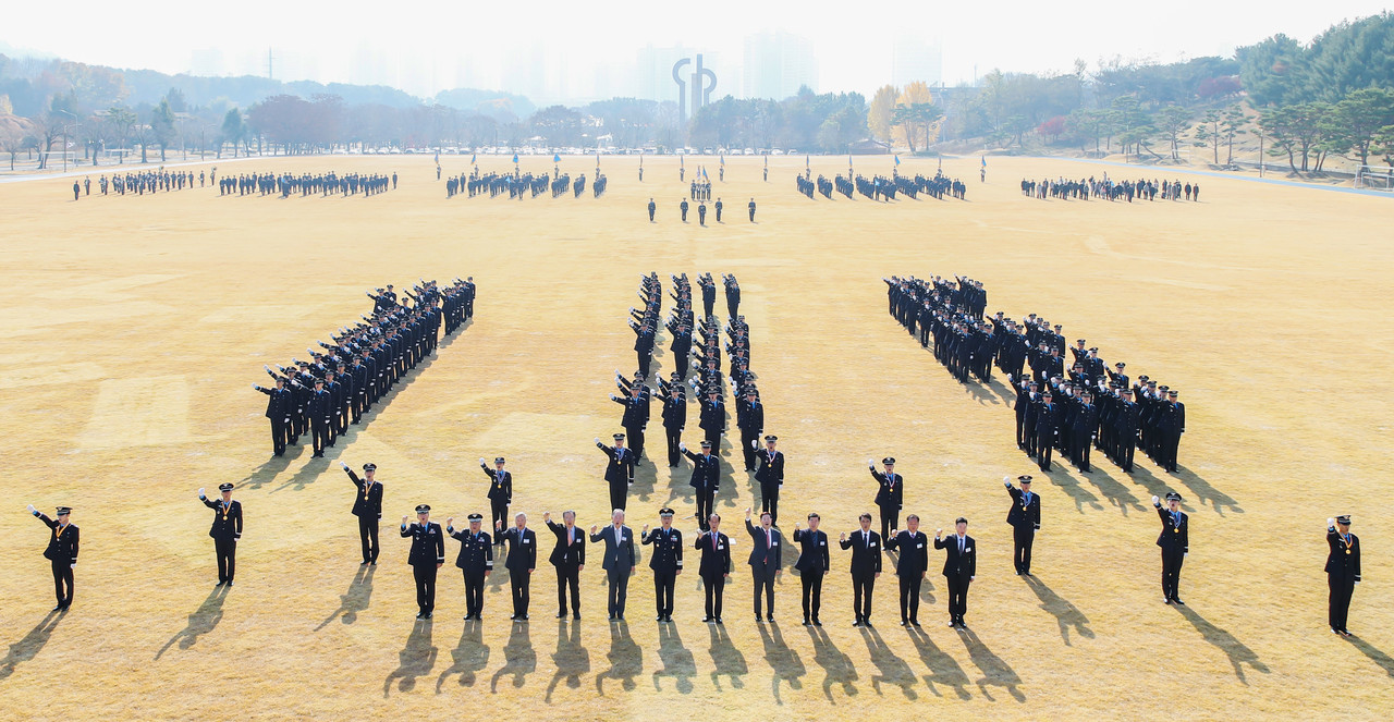 공군이 24일 공군교육사령부 대연병장에서 제155기 학사사관후보생 임관식을 진행했다.(사진제공=공군)