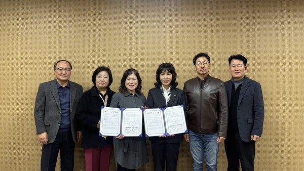 나사렛대학교 평생교육원은 충남지역혁신사업단과 지역 맞춤형 교육·산학협력 강화를 위한 업무협약 체결했다.(사진제공=나사렛대)