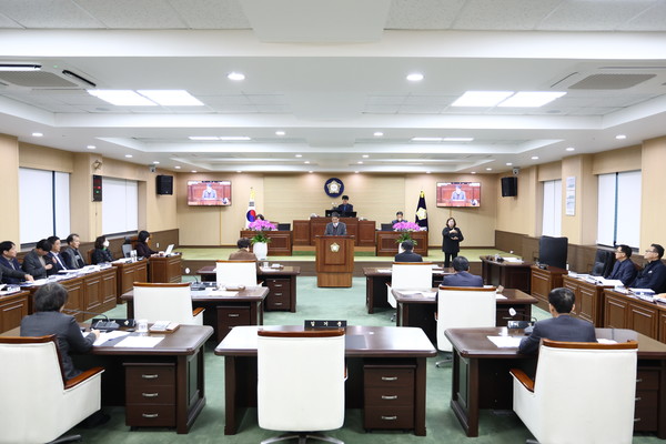 25일 김돈곤 군수가 청양군의회에서 시정연설을 하고 있다. (사진제공=청양군)