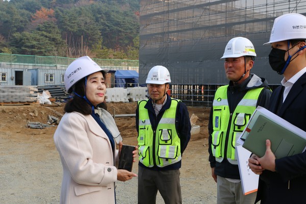 꿀벌도서관 공사 현장 점검 (사진제공=당진교육지원청)