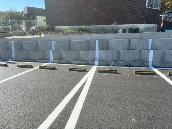 공주시가 공영주차장에 도입한 수직라인 모습.[사진제공=공주시]