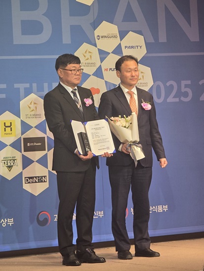 충남교육청은 25일 매일경제신문, 매경닷컴, 매일방송(MBN)이 공동 주관한 ‘2025-2026 올해의 스타 브랜드 대상’에서 ‘학습플랫폼 부문 1위’를 수상했다고 밝혔다. 이 부문은 올해 처음 신설된 분야로, 충남교육청의 ‘마주온(충남형 미래교육 통합플랫폼)’이 인공지능(AI) 기반 학생 맞춤학습 지원과 미래교육 혁신을 선도한 성과를 인정받아 미래형 학습 기반의 표준 모델로 선정됐다.