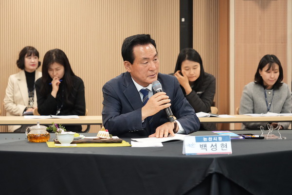 백성현 시장이 25일 열린 제3차 충남시장군수협의회에서 K-방산 경쟁력 강화를 위해 지방자치 단체도 국방 연구 및 실증 시설 조성 사업에 참여할 수 있도록 관련 법률 시행령 개정을 중앙정부에 공식 건의했다.(사진제공=논산시)