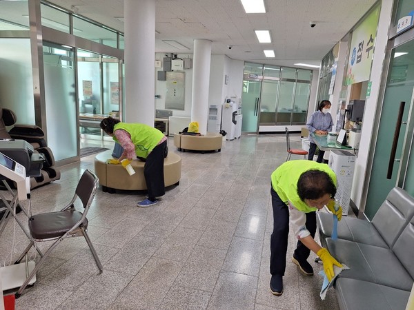 대한노인회영동군지회는 오는 27일부터 12월 10일까지 2026년 노인 공익활동사업 참여자를 모집한다. (사진제공=영동군)