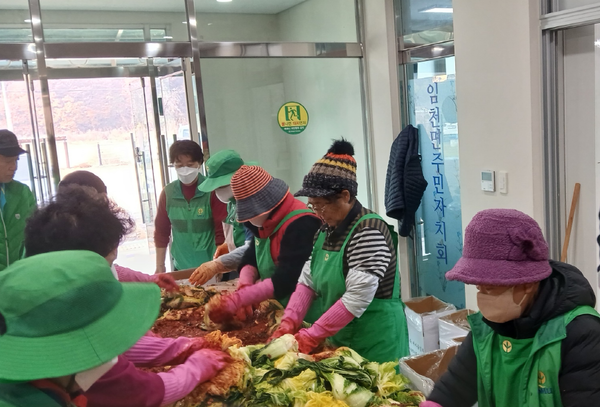 임천면 새마을회 사랑의 김장 나눔 행사(사진 제공=부여군)