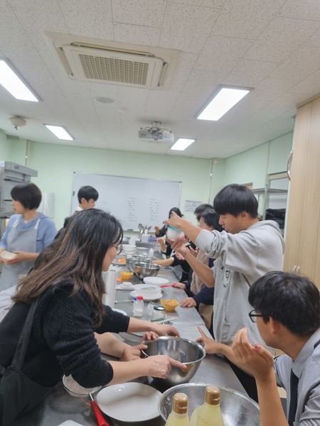 고등학교 특수교육대상학생 대상 인권역량 강화 생활요리교실 프로그램 운영(사진 제공=부여교육청)