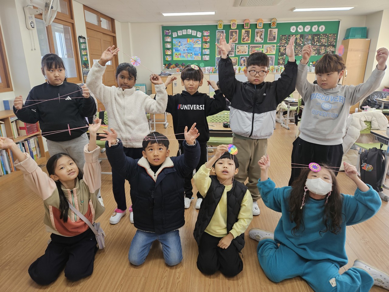 대전송강초 다누리 동아리 학생들이 여러 나라의 전통 놀이를 체험하고 있다. (사진제공=대전교육청)