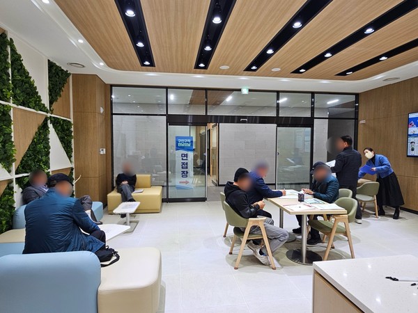 천안시는 지난 25일 일자리종합지원센터 구인구직 만남의 날 행사를 개최했다. (사진제공=천안시)