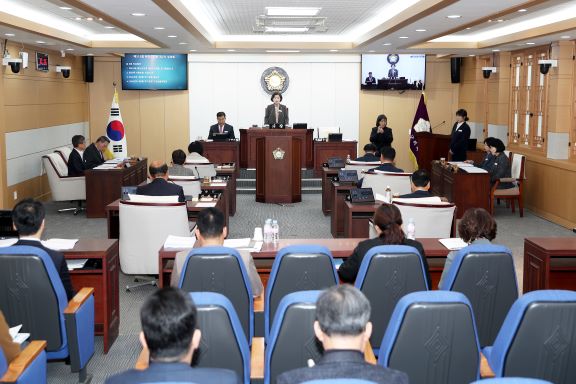 25일 태안군의회 본회의장에서 열린 제316회 제2차 정례회 모습   (사진제공=태안군의회)