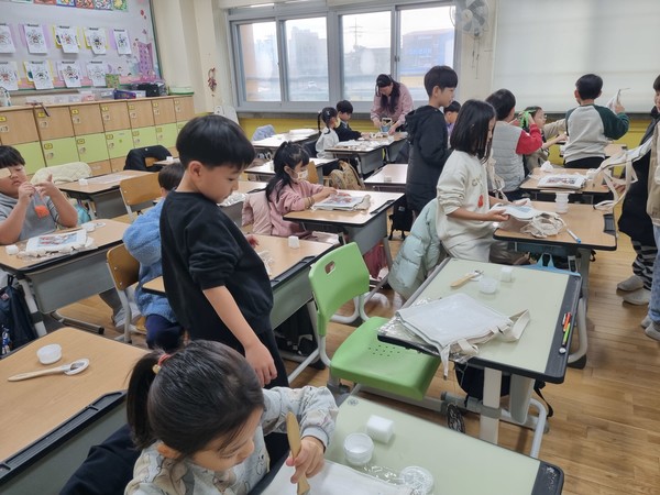 2학년 대상 환경·진로 체험활동(사진 제공=부여교육청)