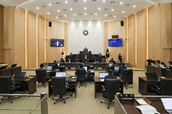 제321회 정례회 현장(사진 제공=예산군의회 의회사무과)