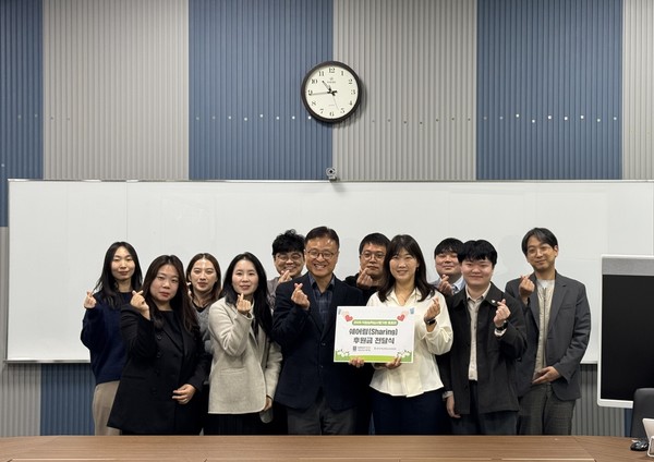한국기술교육대학교 직업능력심사평가원이 5일(금) 청사 내에서 동작구 학교밖청소년지원센터에 후원금 전달식을 가졌다.(사진제공=한국기술교육대)