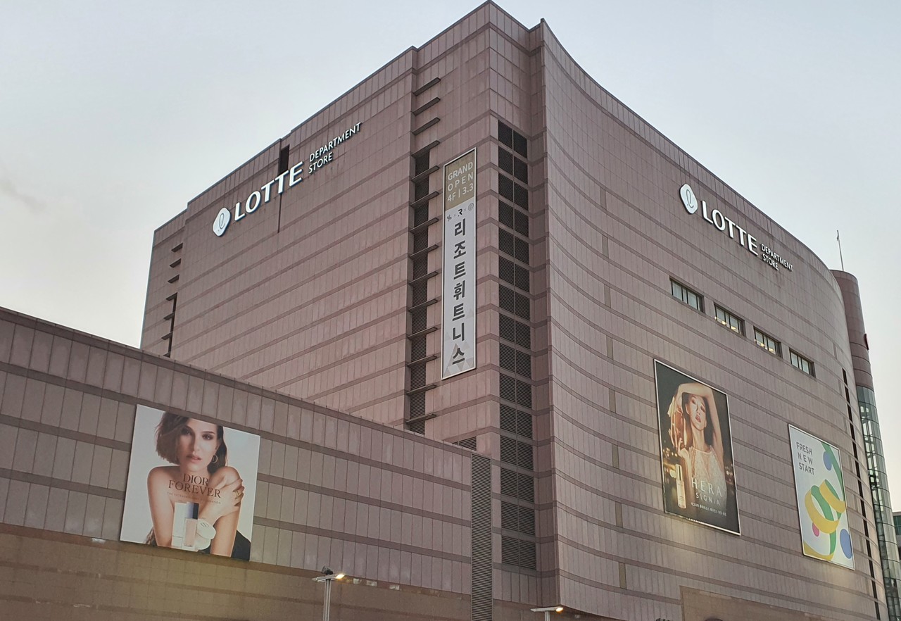 성심당 롯데백화점 대전점이 9일 전국 최대 규모 베이커리로 리뉴얼해 오픈했다.(사진제공=롯데백화점 대전점)