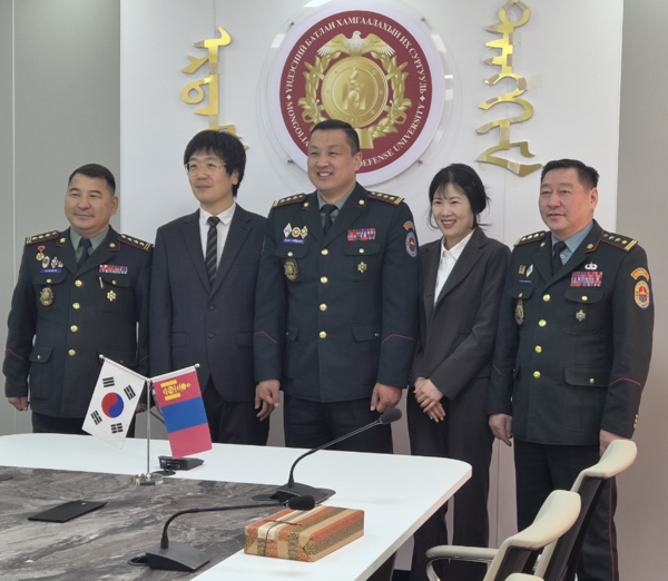 천안시청소년복합커뮤니티센터가 몽골 국방부 관계자들과 회의. (사진제공=천안시청소년복합커뮤니티센터)