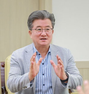 [민선 9기 원년] 정용래 대전 유성구청장 "3선보다 중요한 건 초심...세... - 뉴스 썸네일 이미지
